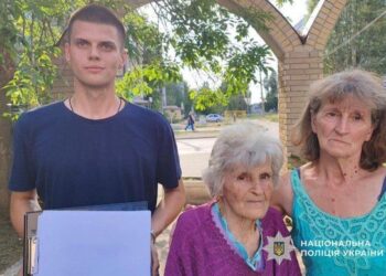 Хвилинка добра: у Синельниковому курсанти допомогли знайти зниклу 89-річну бабусю