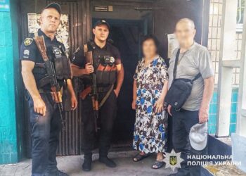Хвилинка добра: поліцейські допомогли 83-річному мешканцю Нікополя дістатися додому