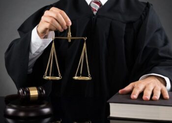 На Дніпропетровщині судитимуть начальницю лікарні за збитки у 1,6 млн гривень на зарплаті
