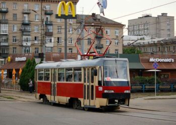 Припиняється рух трамваїв Старим мостом: деталі