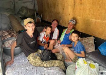 Родина з дітьми жила кілька днів у посадці після ворожих обстрілів на Синельниківщині