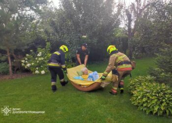 У Дніпрі на пожежі врятували трьох літніх людей
