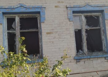 На Нікопольщині палали будинки та авто внаслідок ворожих обстрілів