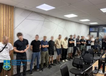 На Дніпропетровщині припинили діяльність 31 шахрайського кол-центру