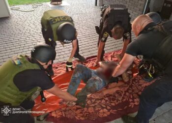 Окупанти вбили 56-річну жінку у Нікополі і важко поранили чоловіка