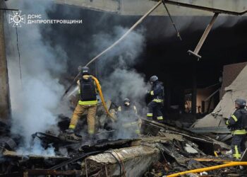 Ворог вдарив ракетою по Дніпру: є поранені