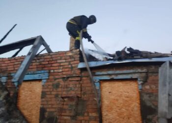Окупанти знову потрощили будинки і автівки на Нікопольщині