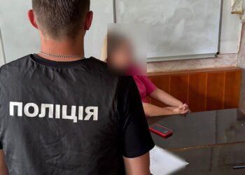Вступ до навчального закладу за 500 доларів: затримали хабарницю