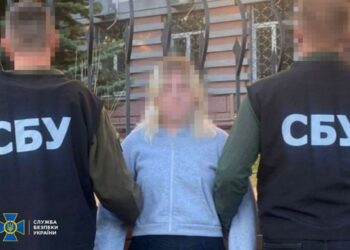 У Павлограді 19-річна дівчина намагалася знищити авто ЗСУ