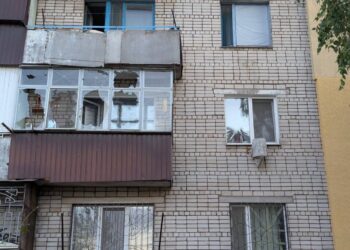 Пошкоджена багатоповерхівка та ферма: ворог вдарив по двох районах області