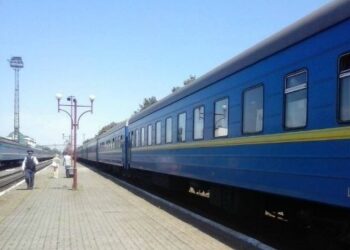 Через обстріли майже на 6 годин запізнюється поїзд Дніпро – Івано-Франківськ