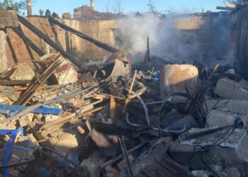 Ворог вдарив по Дніпру: зруйновано приватний будинок