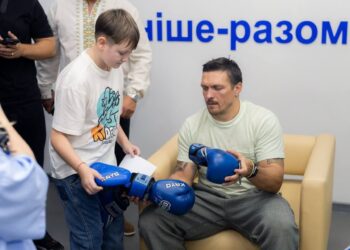 До Дніпра завітав чемпіон світу з боксу Олександр Усик