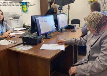 У Павлограді 101-річна бабуся оформила закордонний паспорт, аби з’їздити до Німеччини