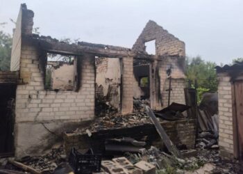 Сталися пожежі у будинках внаслідок обстрілів Нікопольщини та Синельниківщини