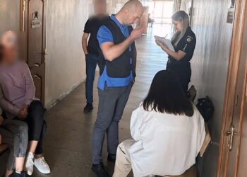 Декан факультету та завкафедри університету Дніпра вимагали у студента хабар за повернення до навчання