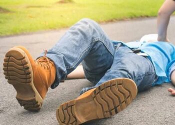 У Дніпрі за один вечір одразу два чоловіки випали з висоти: історії порятунку