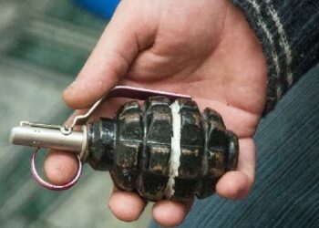 Поліція затримала чоловіка, який передав підлітку боєприпас на Успенській площі у Дніпрі