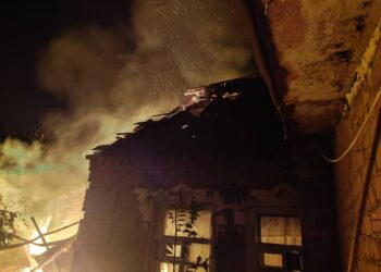 Пошкоджені будинки та інфраструктура внаслідок обстрілів у двох районах Дніпропетровщини