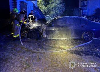 У Кам’янському судитимуть 19-річного юнака, який за гроші підпалив автомобіль