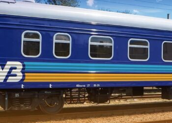 На Дніпропетровщині обмежено рух кількох поїздів через  пошкодження мережі внаслідок обстрілів