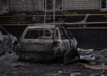 Масована атака шахедів на Дніпро: є поранені, пошкоджений телецентр та багато будинків і авто