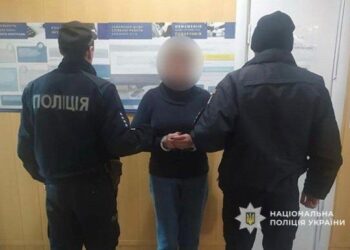 Різанина у школі під Дніпром: затримали вчительку-нападницю