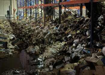 Стало відомо, що під час атаки дронів у Дніпрі згорів склад з продуктами від ООН