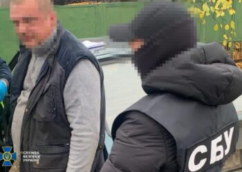 Викрили мешканця Синельникового, який продавав відстрочки за 100 тисяч гривень
