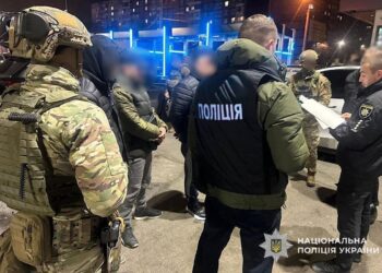 У Дніпрі затримали банду, яка  вимагала у підприємця неіснуючий борг