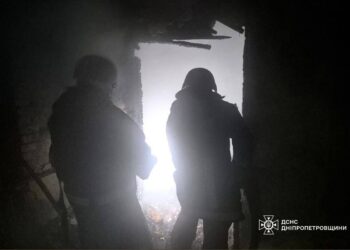 Рятувальники показали наслідки атаки на Павлоград (ФОТО)