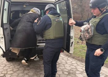 Окупанти поранили трьох літніх людей на Нікопольщині