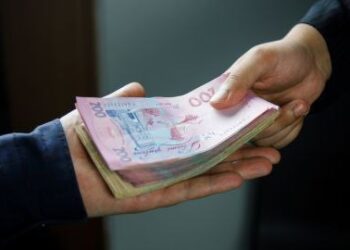 Викрили трох мешканців Дніпропетровщини, які продавали фіктивні водійські документи