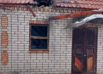 Пошкоджений медзаклад, будинки, авто: наслідки атак на Дніпропетровщину