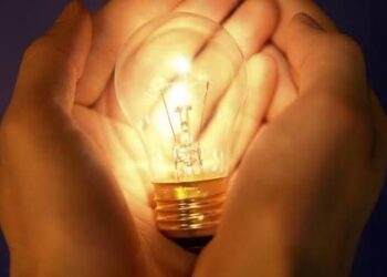 На Дніпропетровщині майже 700 тисяч родин знову зі світлом після обстрілів