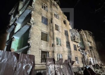 Ворог вдарив двома ракетами по Кривому Рогу: зруйнована багатоповерхівка