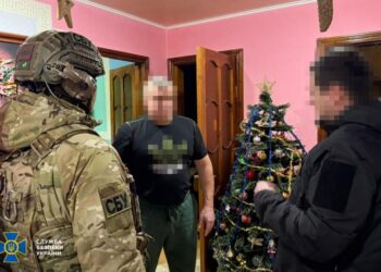 Викрили очільницю однієї із районних ВЛК на Дніпропетровщині на продажу “білих квитків”