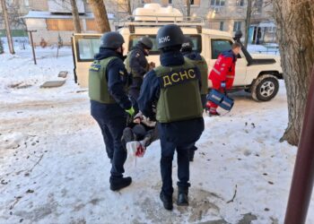 Окупанти поранили сімох мешканців Дніпропетровщини