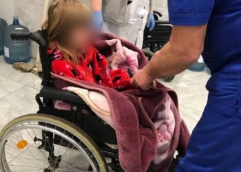 Дівчаток, які постраждали від удару балістики по Кривому Рогу, виписали з лікарні: який стан дітей