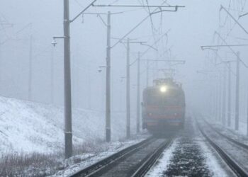 Потяги не курсують: рух між Дніпром і Запоріжжям тимчасово перевели на автобуси через загрозу БпЛА