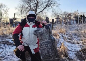 Історики показали дореволюційні надгробки у Царичанці на Дніпропетровщині