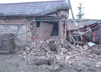 Внаслідок атаки на Дніпро пошкоджені будинки, авто, підприємство та інфраструктура