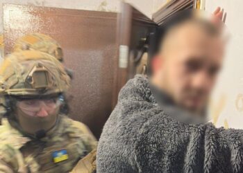 На Дніпропетровщині затримали ділків, які вивозили військових з частин і переправляли за кордон