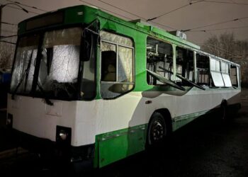 У Дніпрі пошкоджене транспортне підприємство внаслідок атаки БпЛА: є постраждала внаслідок обстрілів області