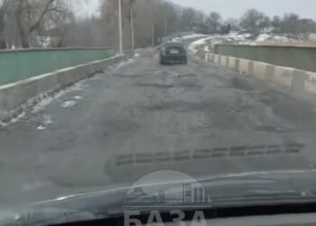 Мешканці Самарського району скаржаться на розбиті дороги: ями «в коліно» і кінець цивілізації