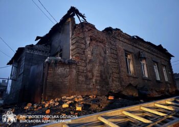 Немовля та 4-річна дівчинка поранені через нічну атаку росіян на Дніпропетровщині