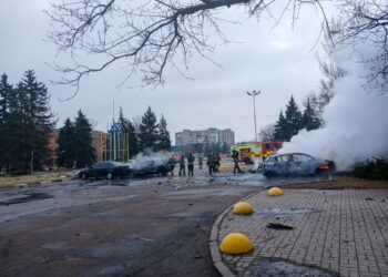 Нікополь під обстрілом: людей закликають не виходити з будинків