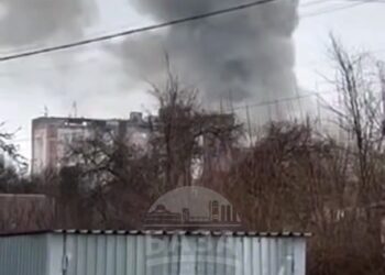 Чотири удари КАБами по елеватору в Межовій