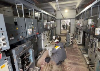 Чому світло в Дніпрі зникає знову після увімкнення: першими відключають слабші мережі
