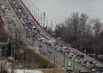 У Дніпрі ускладнений рух на Слобожанському проспекті та Новому мосту